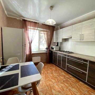 Оренда 2-к квартира, Південний мкрн., вул. Водограйна, 2й поверх