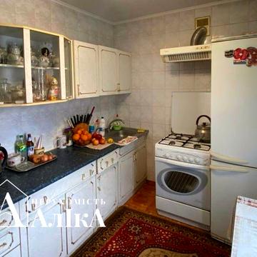 Продам велику 3-кімнатну квартиру в центрі