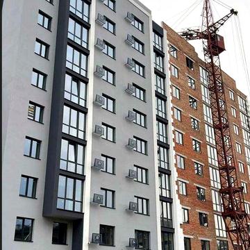 Повноцінна Трикімнатна квартира поруч міського озера та парку