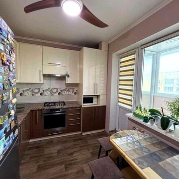 Простора 2-кімнатна з євроремонтом та індивідуальним опаленням