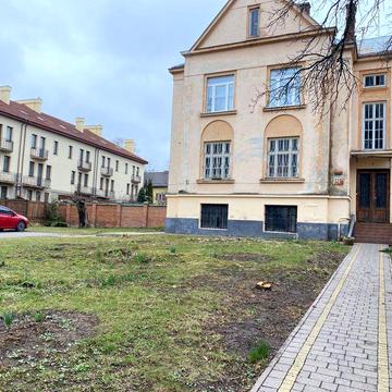 Продаж квартири в будинку по вул. Коновальця 120