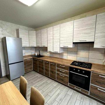 Квартира з гардеробом на 5 поверсі з газом в центрі міста.