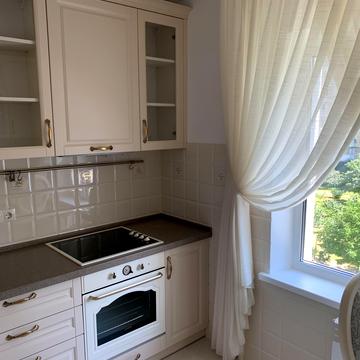 Анни Ахматової вул., 6