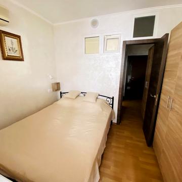 Анни Ахматової вул., 16-Б