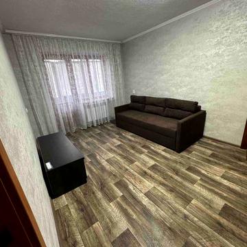 Сдам 2 х ком квартиру . Тихий Центр.