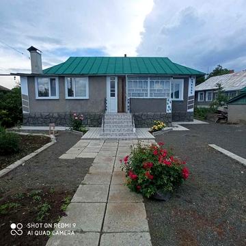 Продасться будинок..