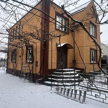 Продам будинок в селі Вільне ( Червоний Шахтар ).