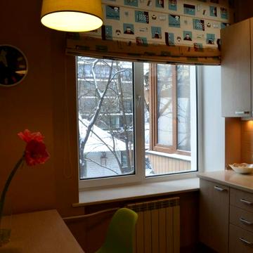 Леоніда Первомайського вул., 5