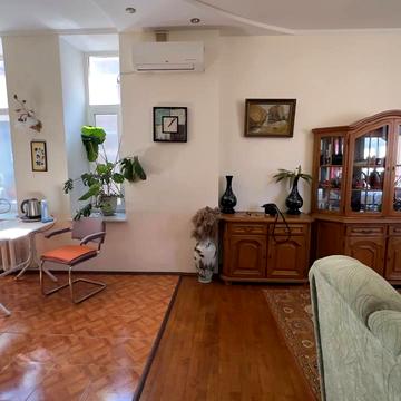 Ланжеронівська вул., 17