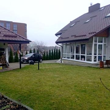 Продам 5 кімнатний будинок в Рівному ( вул.Руська, район 6 школи)