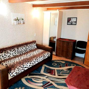 Частина будинку на вулиці Виноградна, окремий вхід, є місце для авто