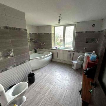 Продаж двоповерхового будинку