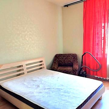 Кінна вул., 11