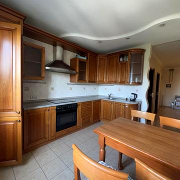 Валерія Лобановського просп. (Червонозоряний), 9/1