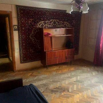 Продається  2к  вул.Гетьмана Кирила Розумовського, буд. 12А