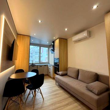 Укомплектована однокімнатна квартира біля парку Шевченка