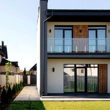 Продам таунхаус №1 з гаражем неподалік міського озера і парку Шевченка