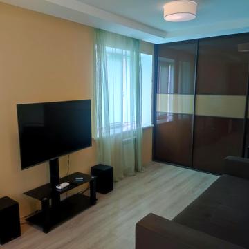 Богдана Хмельницького вул., 1-Б