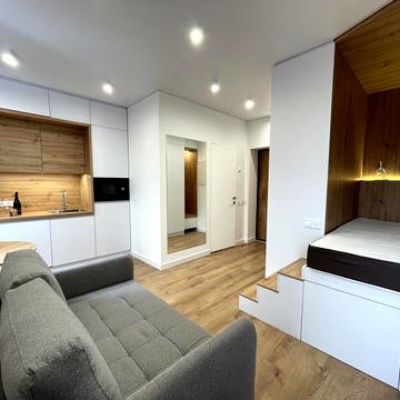 Естонська вул., 10