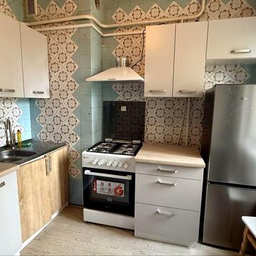 Сдам 2 комнатную квартиру на 1 этаже Бочарова 35/ Крымский бульвар