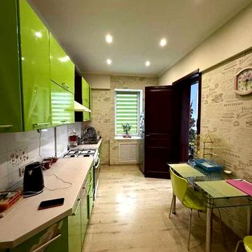 Чудовий двоповерховий будинок 160 м² на Подолі – цегляний, з гаражем!