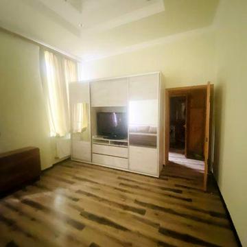 Здається 2х-кімнатна квартира в Центрі.