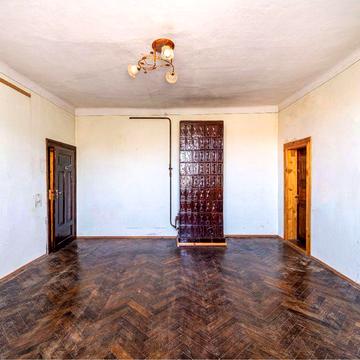 Квартира під ремонт в цегляному будинку