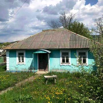 Будинок в Молдові через ріку від міста Могилів-Подільський