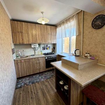 Двокімнатна з кухнею студією, МОЖНА З КОТИКОМ