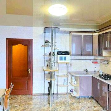 Продам  квартиру на Леваді. код 6150