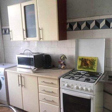 Сдам 2 комнатную сталинку на Базарной