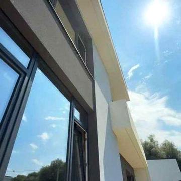 Будинок з сауною, басейном та великою ділянкою!