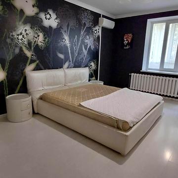 Академіка Сахарова вул., 30