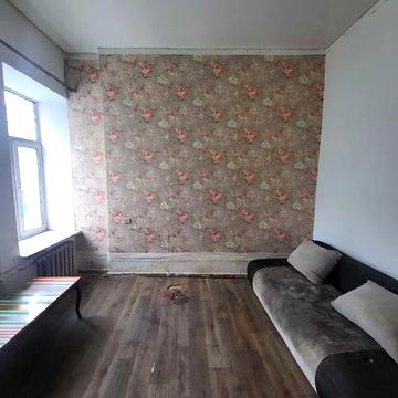 Контрактова площа, світло не вимикають. Під ремонт.