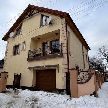 Продаж будинку біля Львова у Конопниці