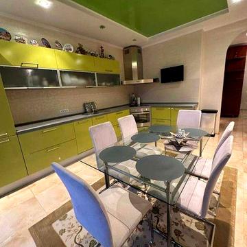 Центр  Сдам трех комнатную квартиру в Чудо городе