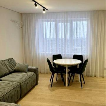 Велика дворівнева 3 кімнатна квартира