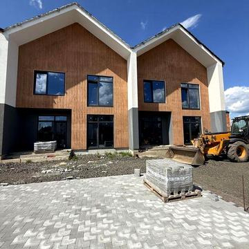 Продаж котеджу практично в місті, с.Зміїнець, вул. Шкільна