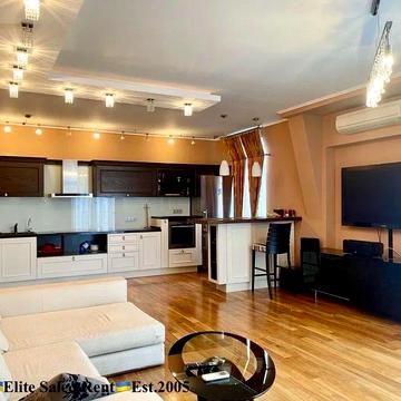 Лабораторна 8. Клубний будинок на 36 квартир! Панорамний вид на костел