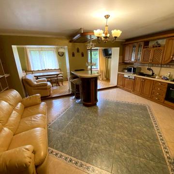 Оренда 3-х поверхового котеджу