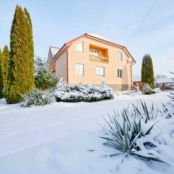 Продається добротний цегляний будинок на околиці м.Стрий...