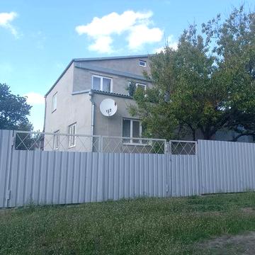 Продам будинок для великої родини.