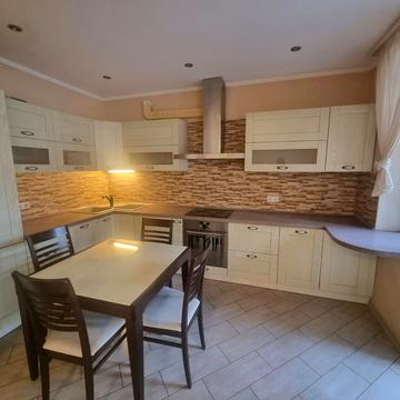 Старонаводницька вул., 8-Б