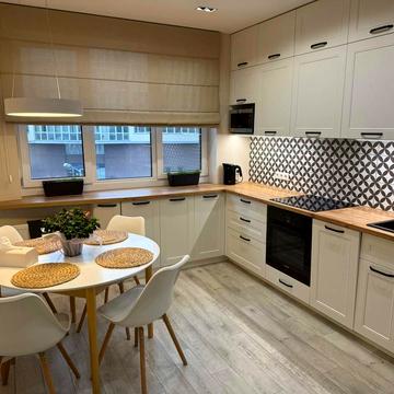 Андрія Аболмасова вул. (Панельна), 4