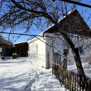 Продається житловий будинок з землею