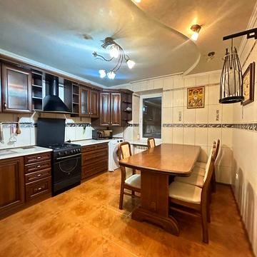 Продається 4-кімнатна квартира мікрорайон