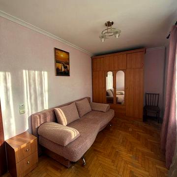 ТЕРМІНОВО продається 3-х кімнатна київка