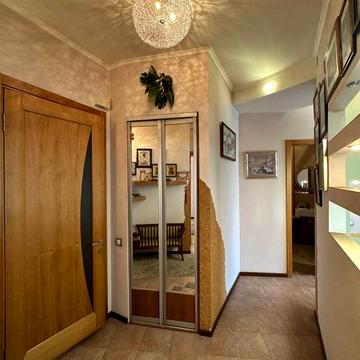 Актуально просторна 2 кімн квартира Нігояна Лесі Українки з ремонтом