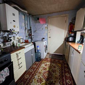 Продам пів будинку