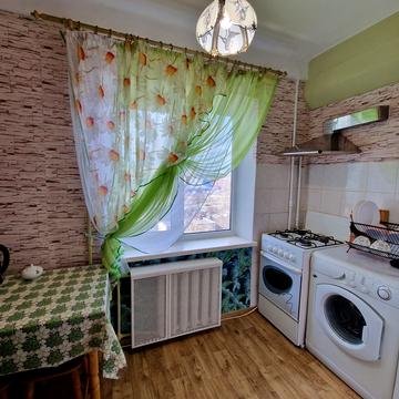 Богатирська вул., 8